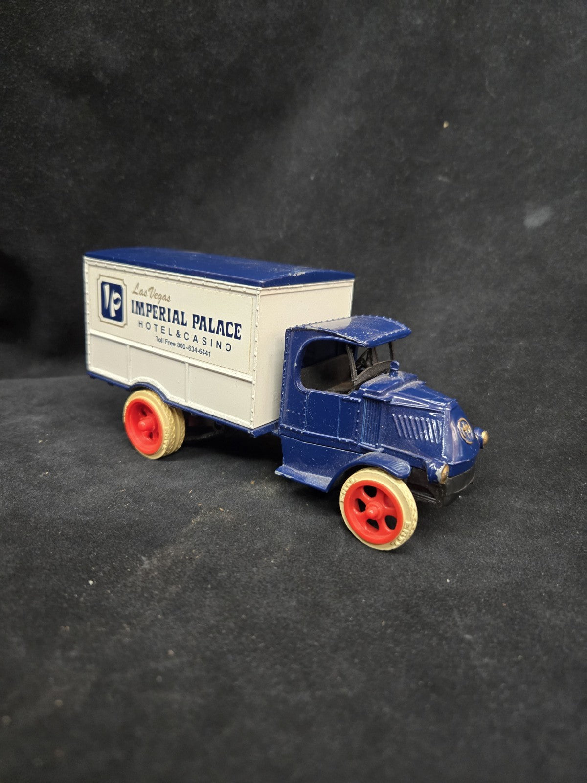Las Vegas Imperial Palace Hotel 1925 Kenworth Truck Bank KW Diecast