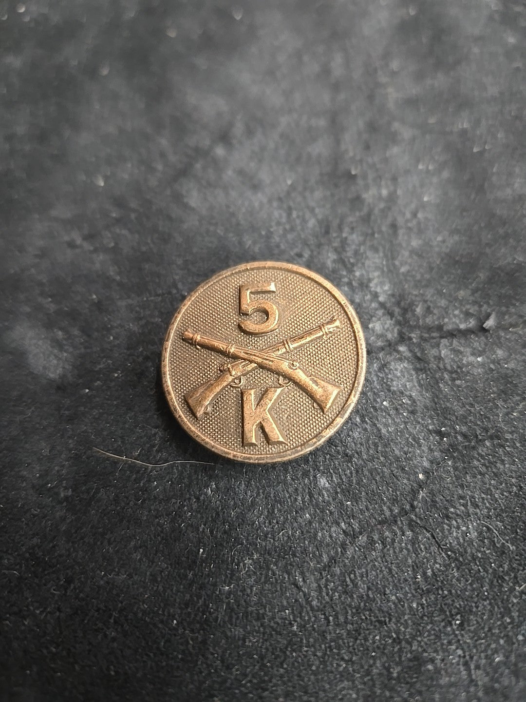 WW1 Collar Disc 5th Infantry