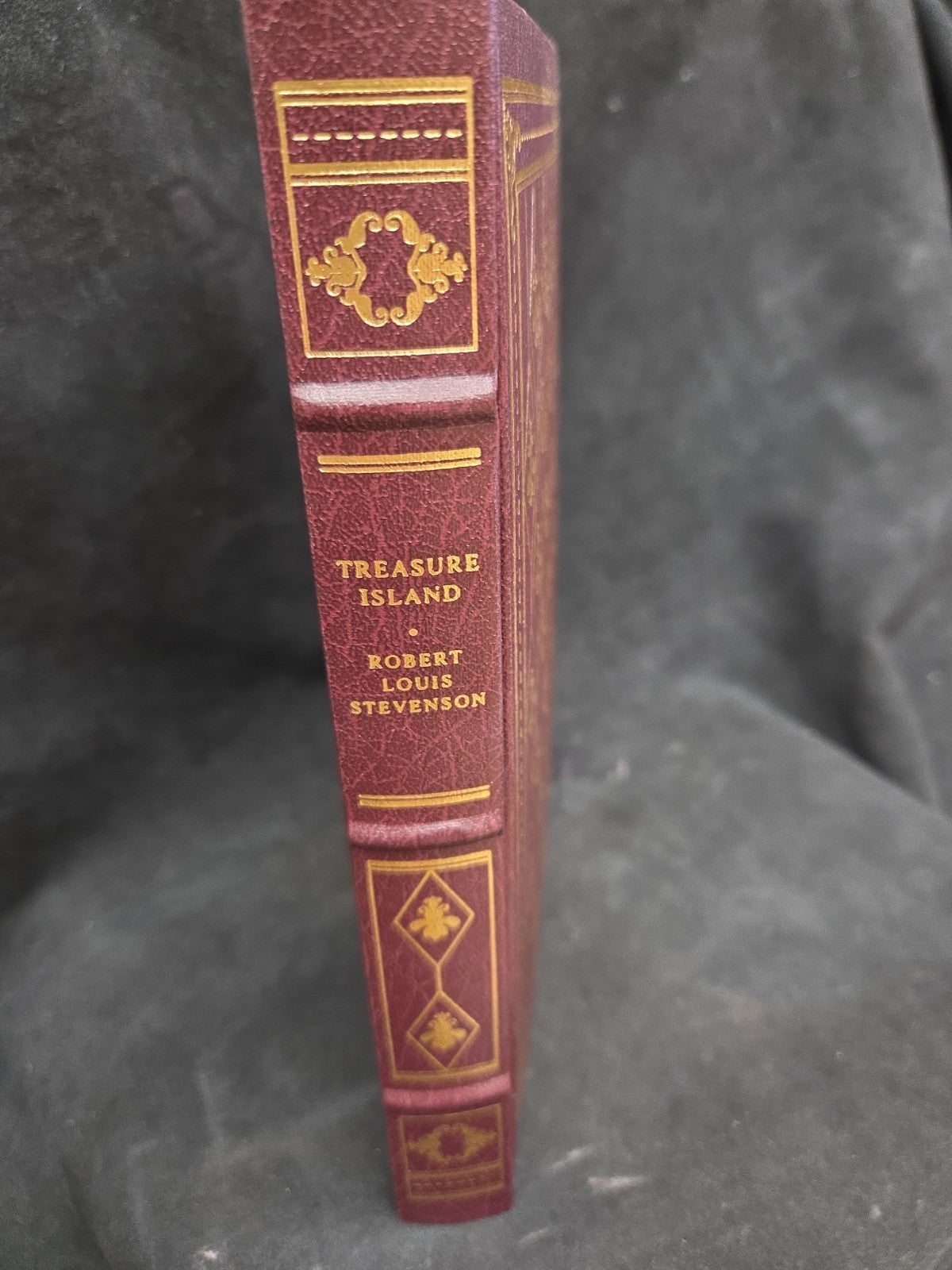 Treasure Island by Robert Louis Stevenson Leatherette Book Franklin Library 1984