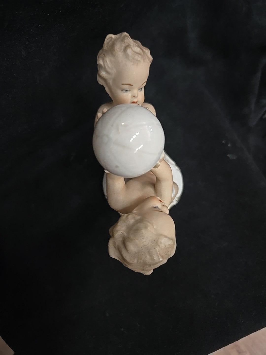 VTG SCHAUBACH KUNST 2 Boys Ball WALLENDORF Figurine PORCELAIN German CHERUB Nude
