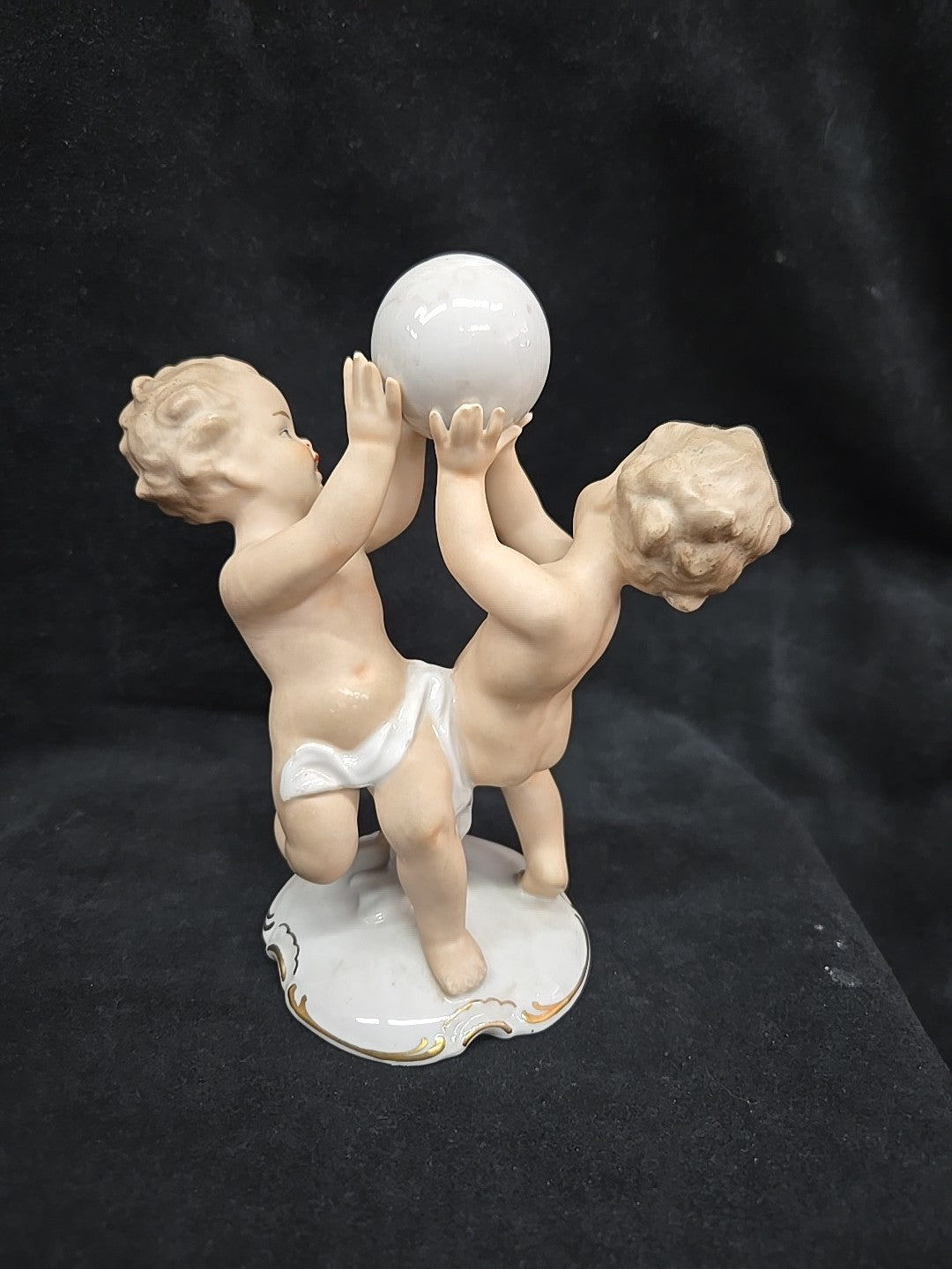 VTG SCHAUBACH KUNST 2 Boys Ball WALLENDORF Figurine PORCELAIN German CHERUB Nude