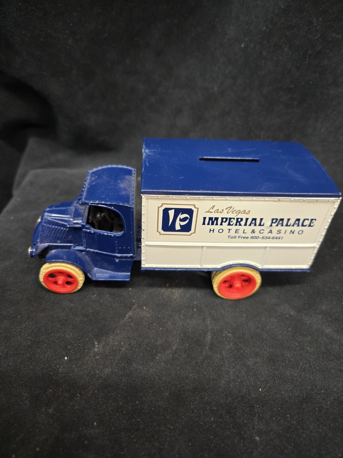 Las Vegas Imperial Palace Hotel 1925 Kenworth Truck Bank KW Diecast