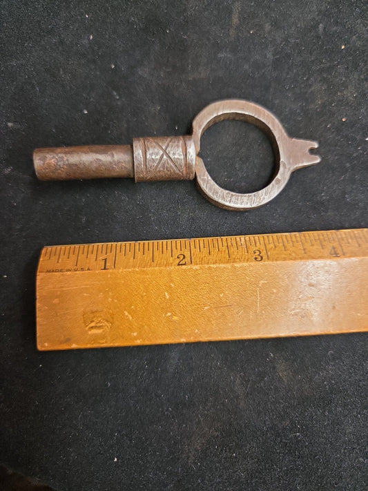 18th C SCREW TYPE original key, decorative shape.